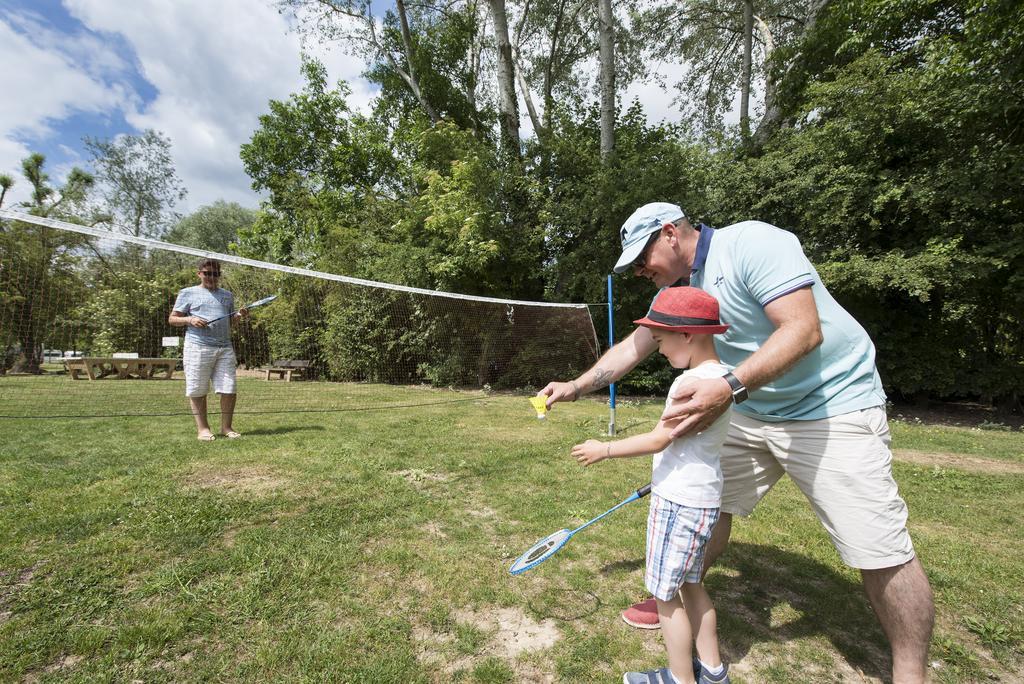 Camping Du Port De Plaisance Peronne  Exterior photo